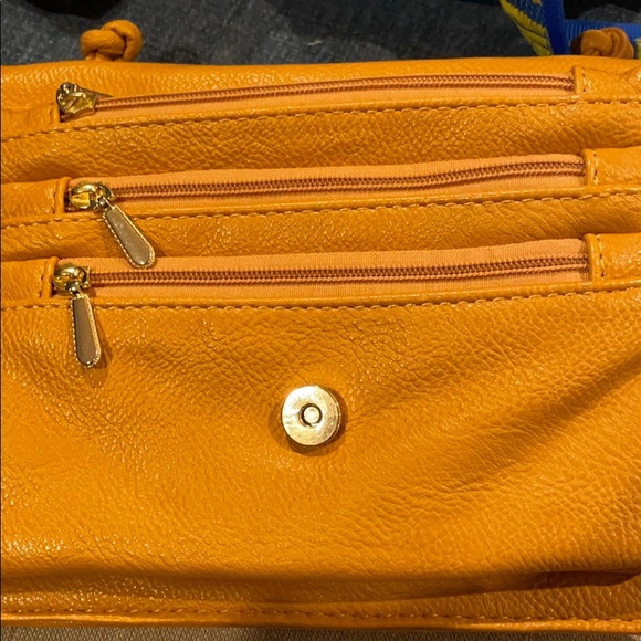 Co-Lab Crossbody Wallet, Gold - Picture 5 of 6